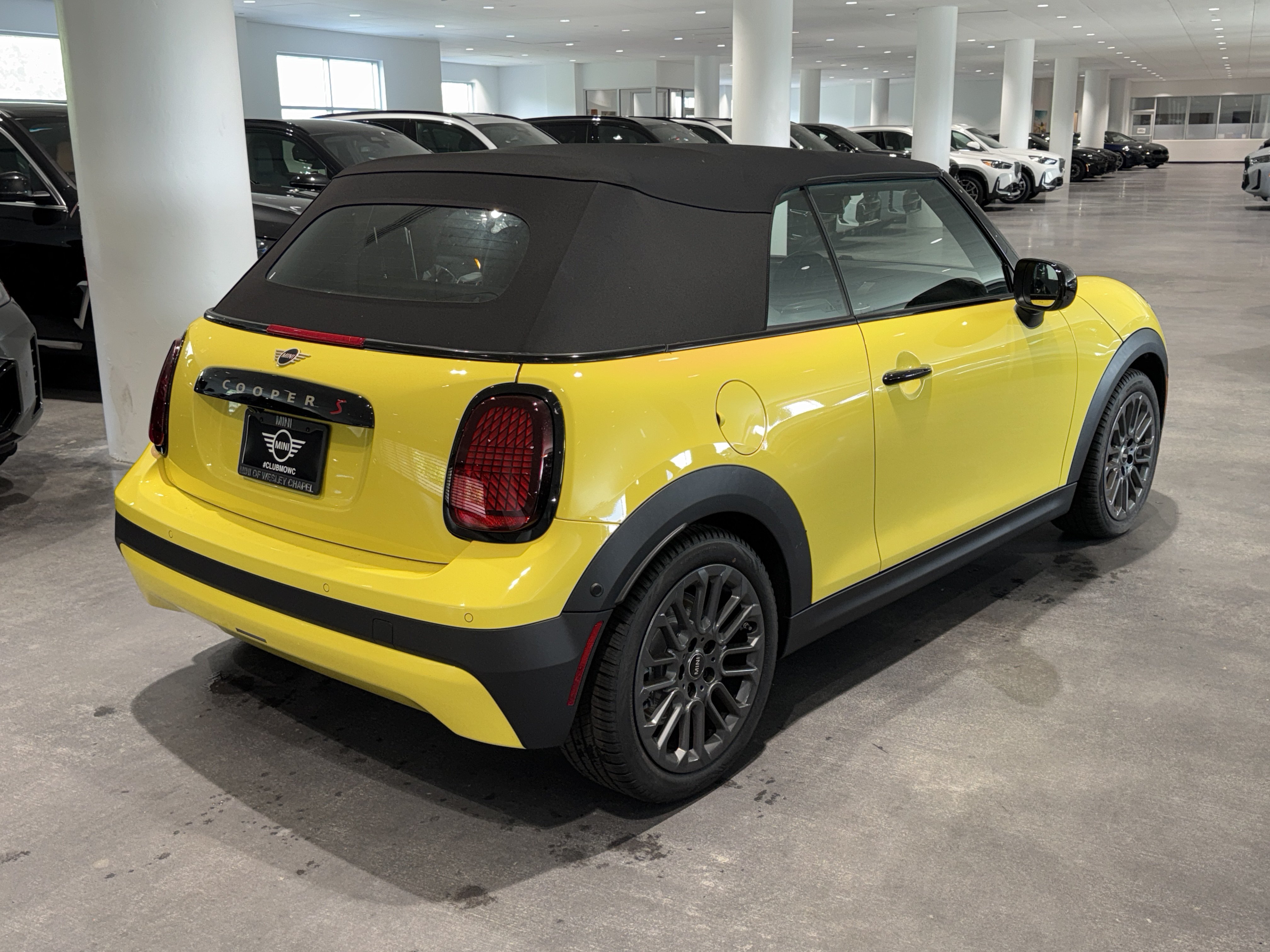 New 2026 Yellow MINI Signature Plus image 7