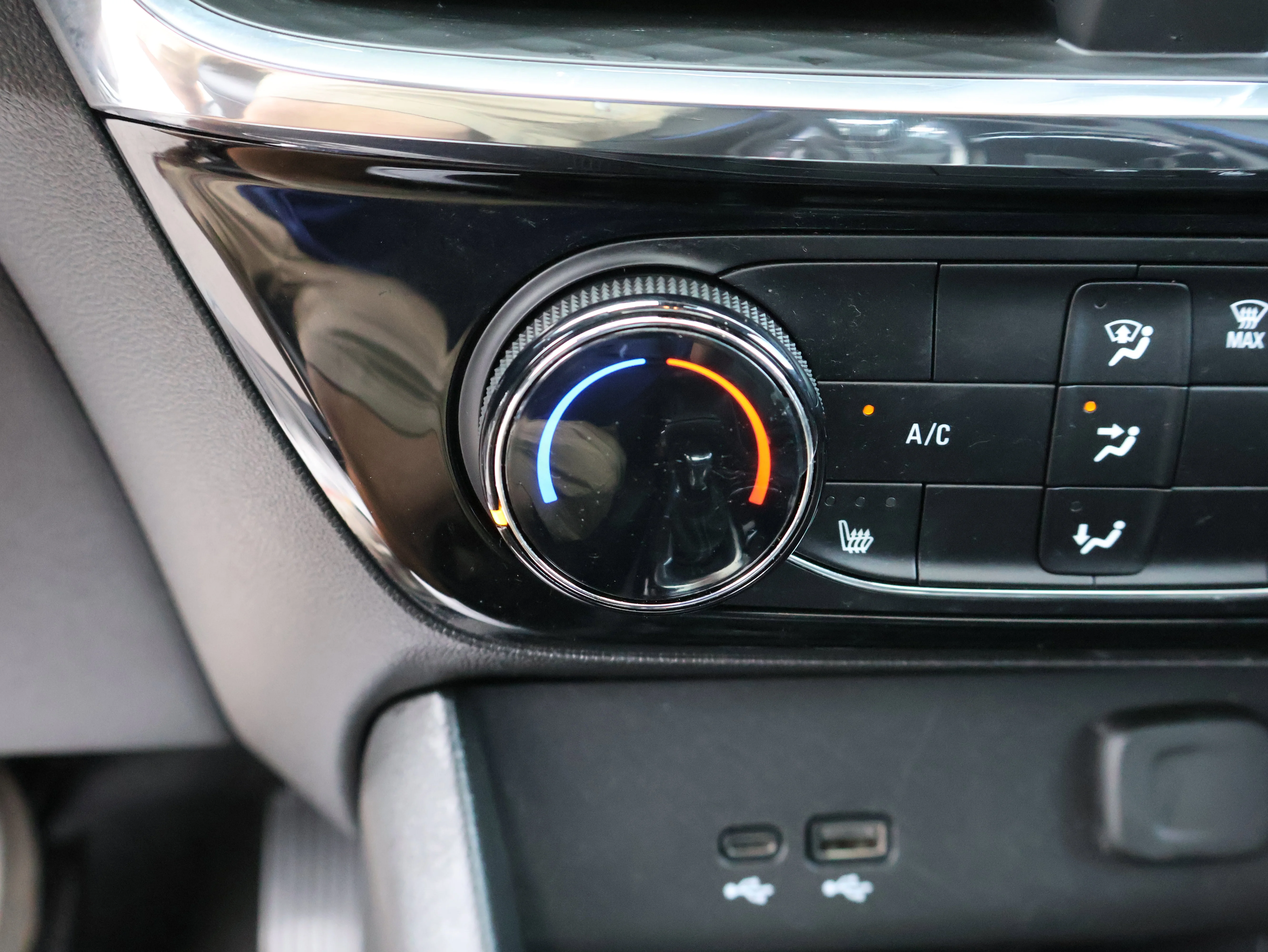Used 2026 Summit White Buick Sport Touring image 28