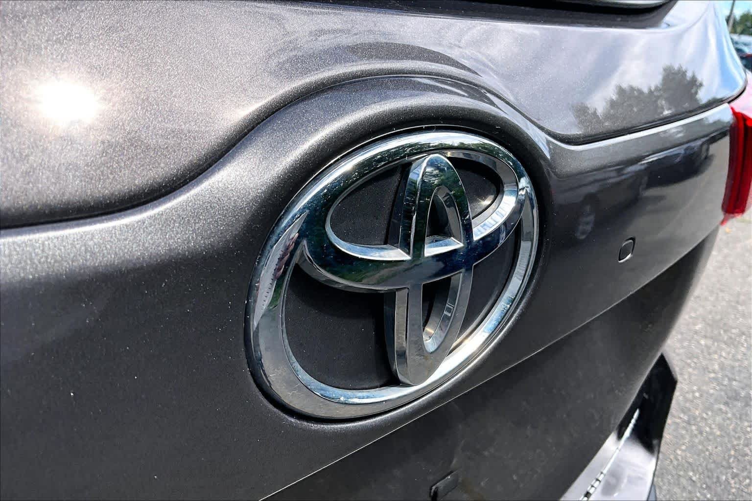 Used 2017 Predawn Gray Mica Toyota Limited Platinum image 29