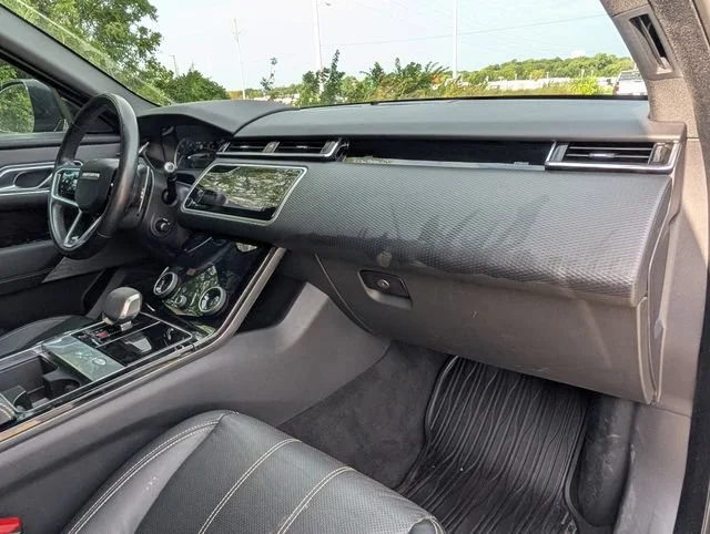 Used 2022 Black Land Rover R-Dynamic S image 26