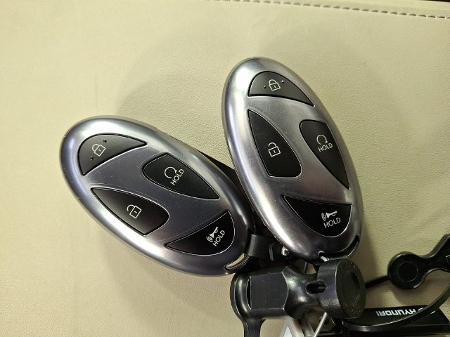 Certified Used 2026 White Hyundai SE image 33