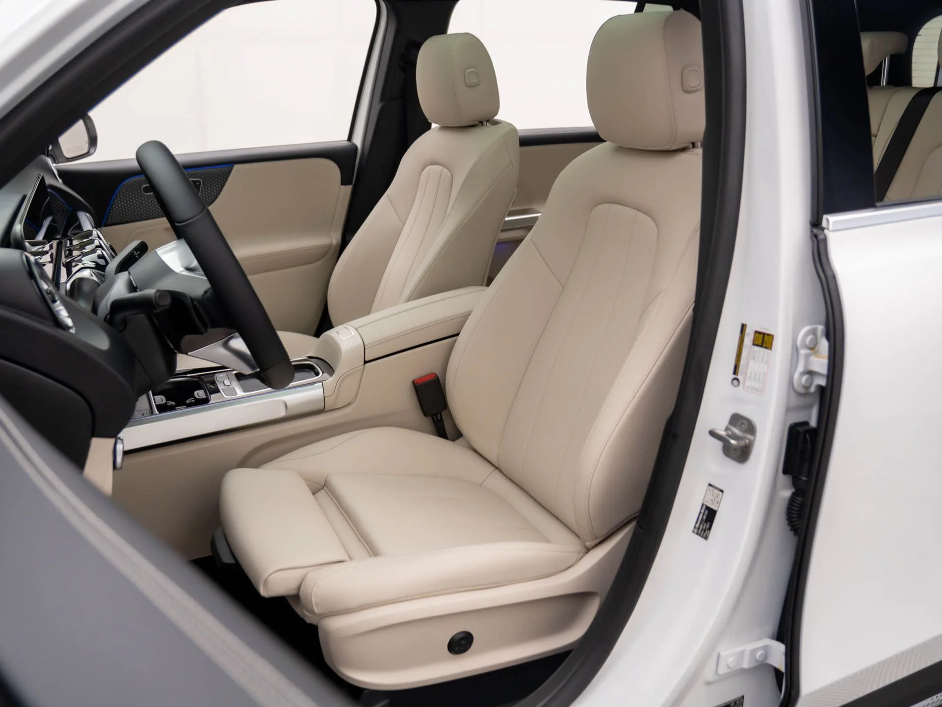 New 2026 White Mercedes-Benz GLB 250 image 16