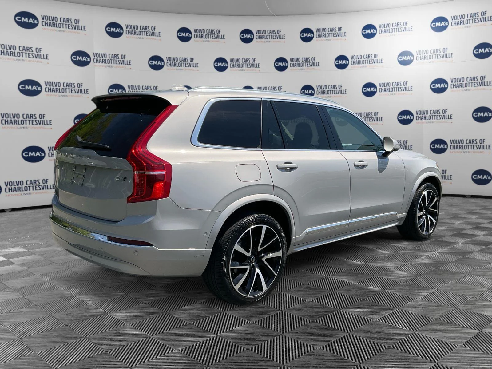 Used 2023 Silver Dawn Metallic Volvo Plus image 5