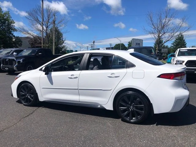 Used 2024 Ice Toyota SE image 5