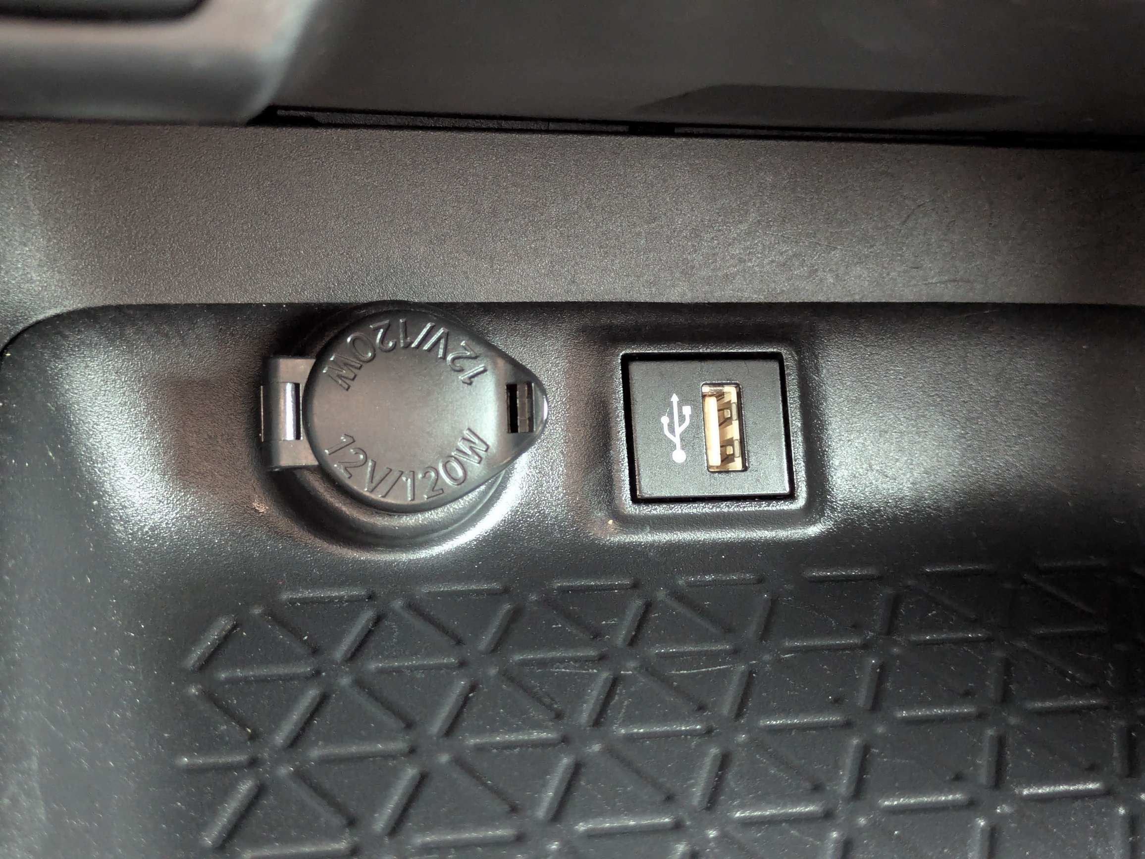 Used 2025 Magnetic Gray Metallic Toyota XLE image 26