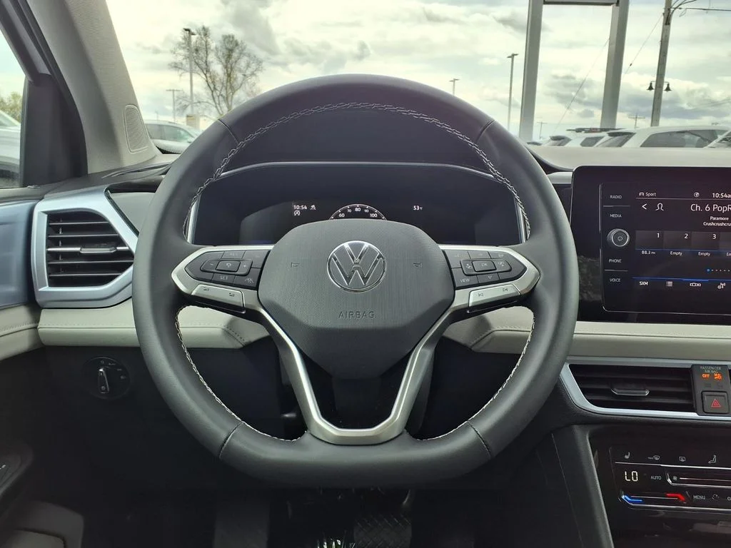 New 2026 Pure White Volkswagen 1.5T SE image 12