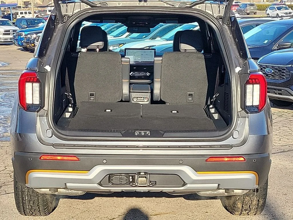 New 2026 Carbonized Gray Metallic Ford Tremor® image 8