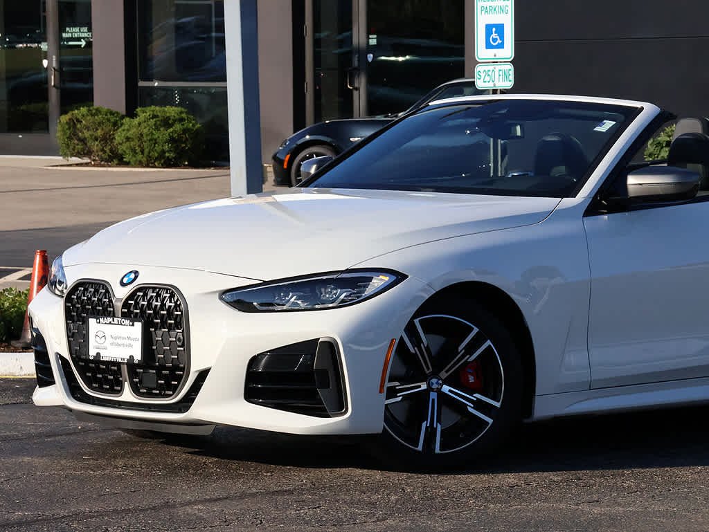 Used 2021 Alpine White BMW M440i image 3
