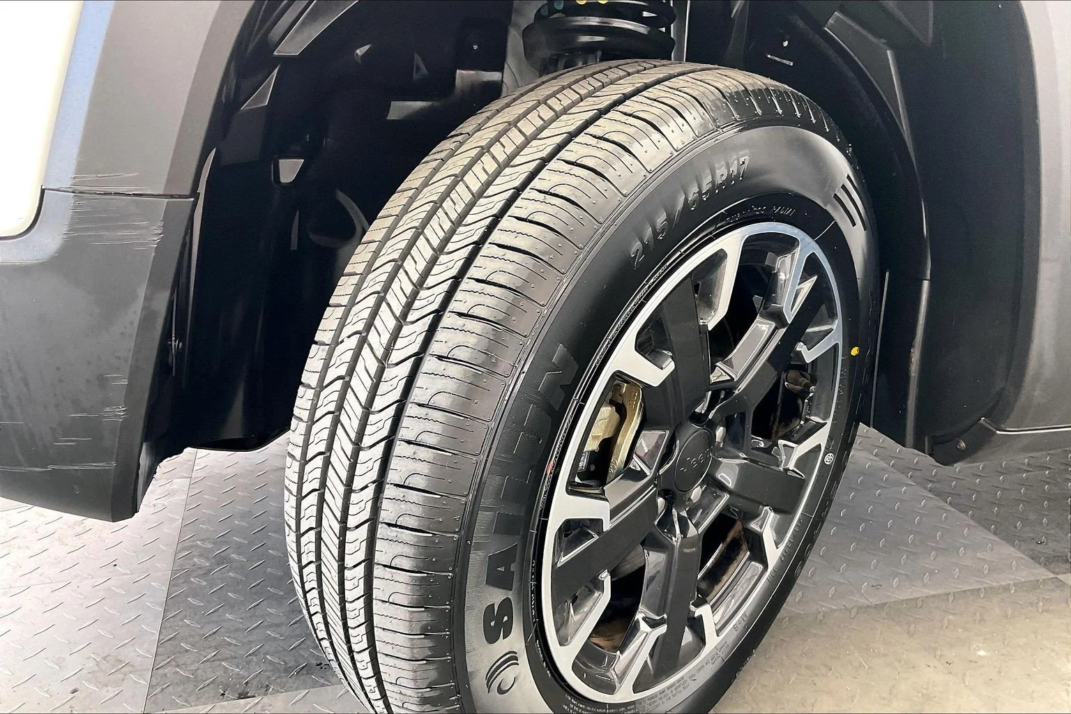 Used 2023 Alpine White Clearcoat Jeep Trailhawk image 33