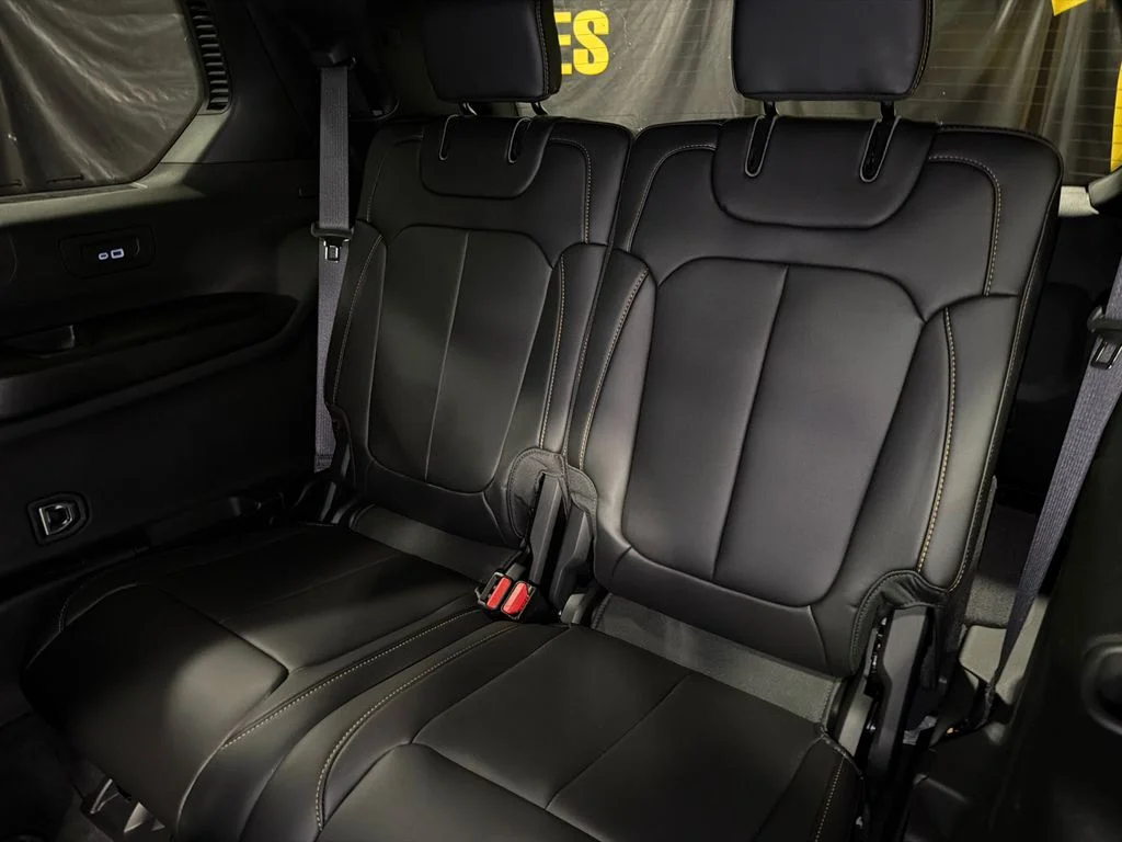 New 2026 Diamond Black Crystal Pearl-Coat Exterior Paint Jeep 85th Anniversary Edition image 16