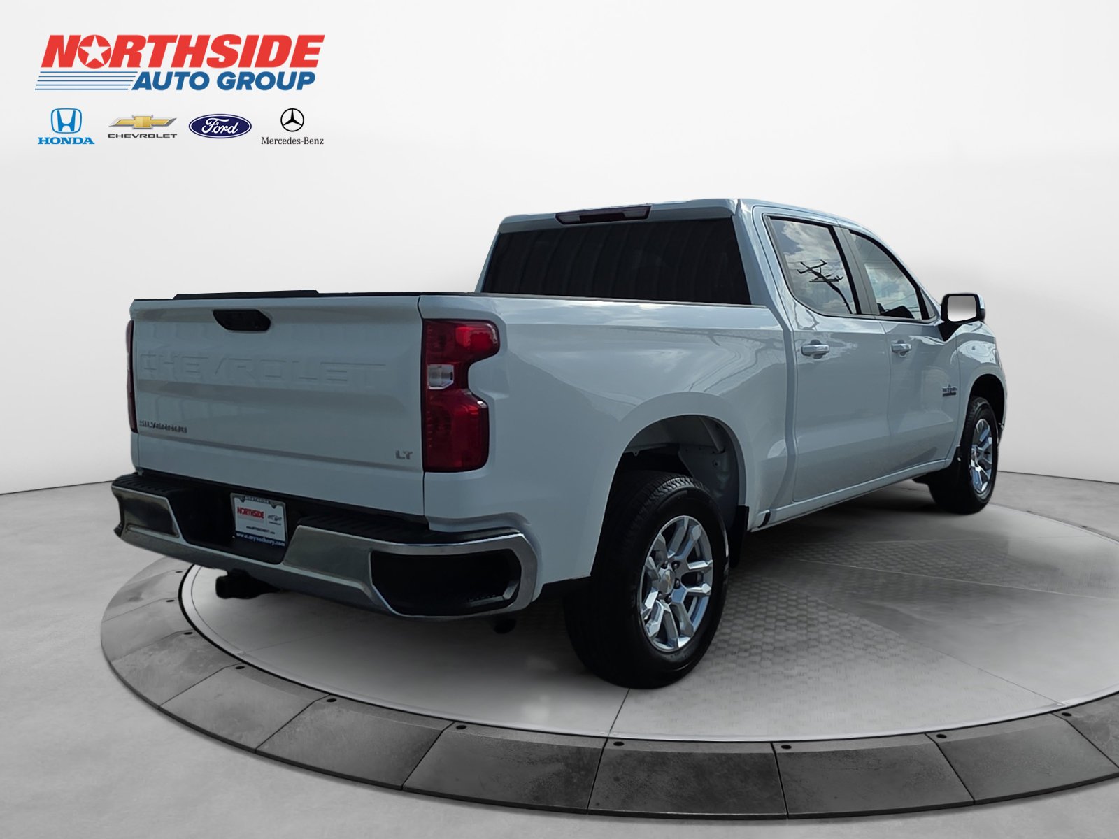 Used 2026 Summit White Chevrolet LT image 7