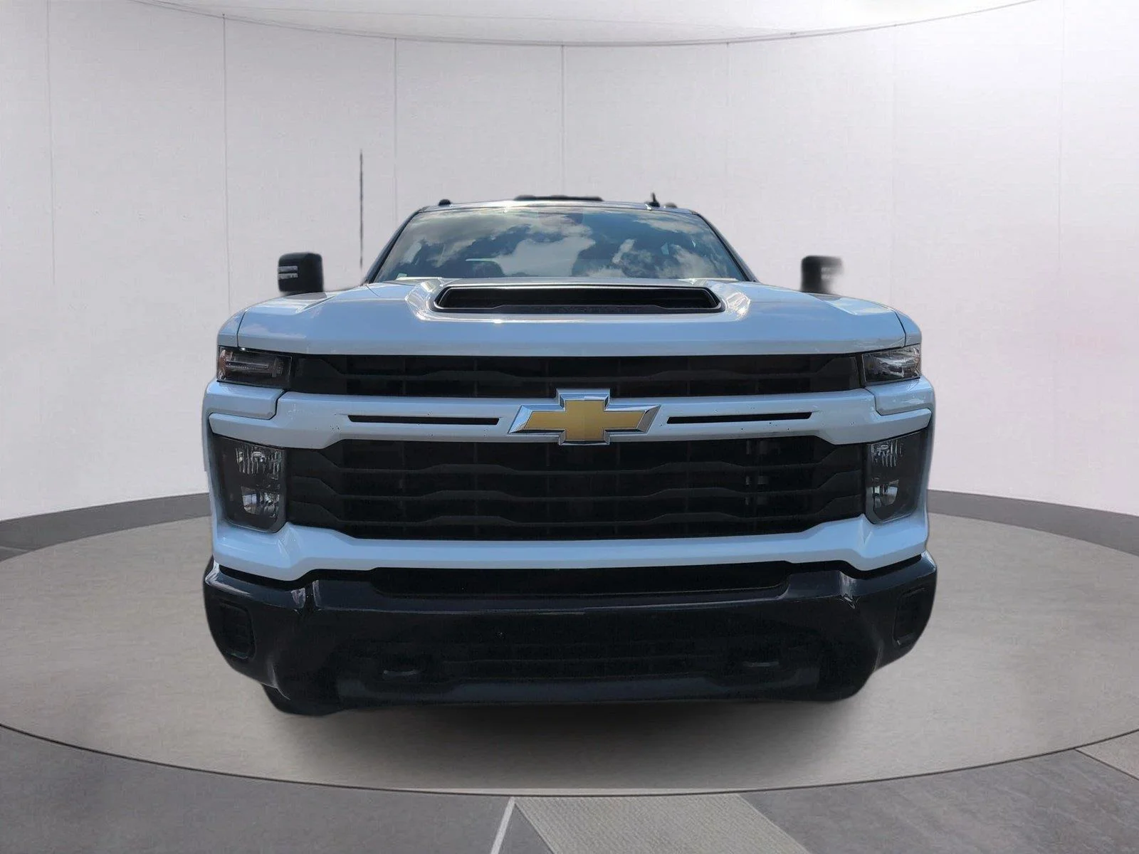 Used 2024 Summit White Chevrolet Custom image 8
