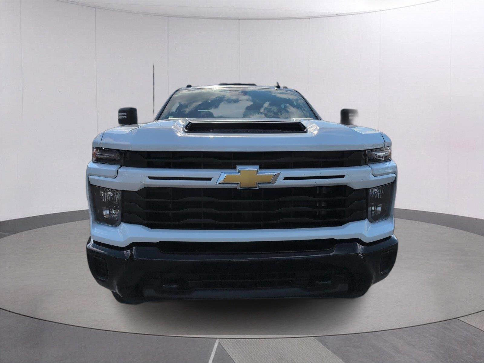 Used 2024 Summit White Chevrolet Custom image 8