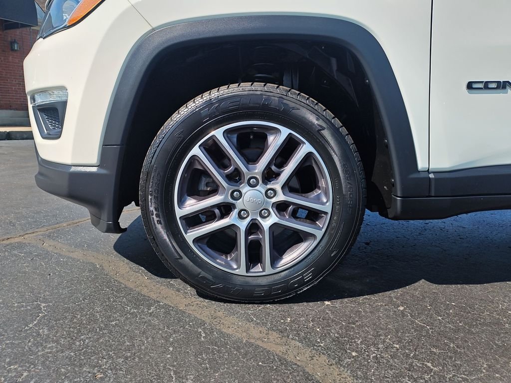 Used 2020 White Jeep Latitude image 10
