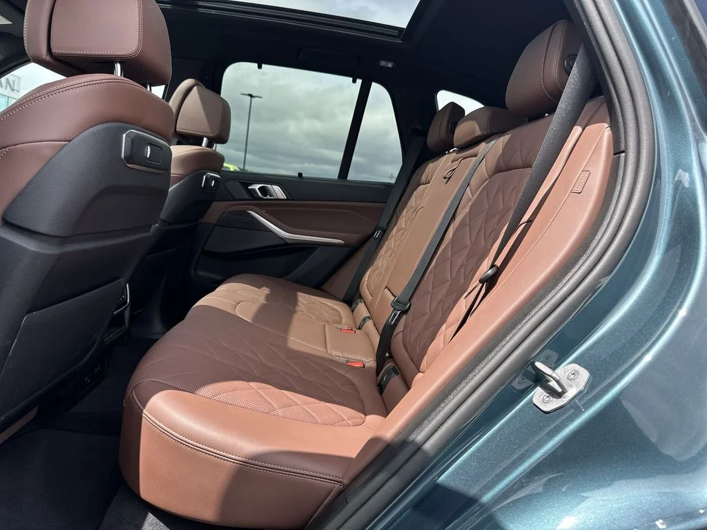 Used 2025 Blue BMW xDrive40i image 29