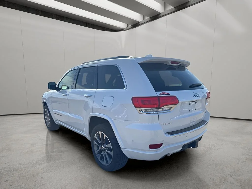Used 2018 Ivory 3-Coat Jeep Overland image 3