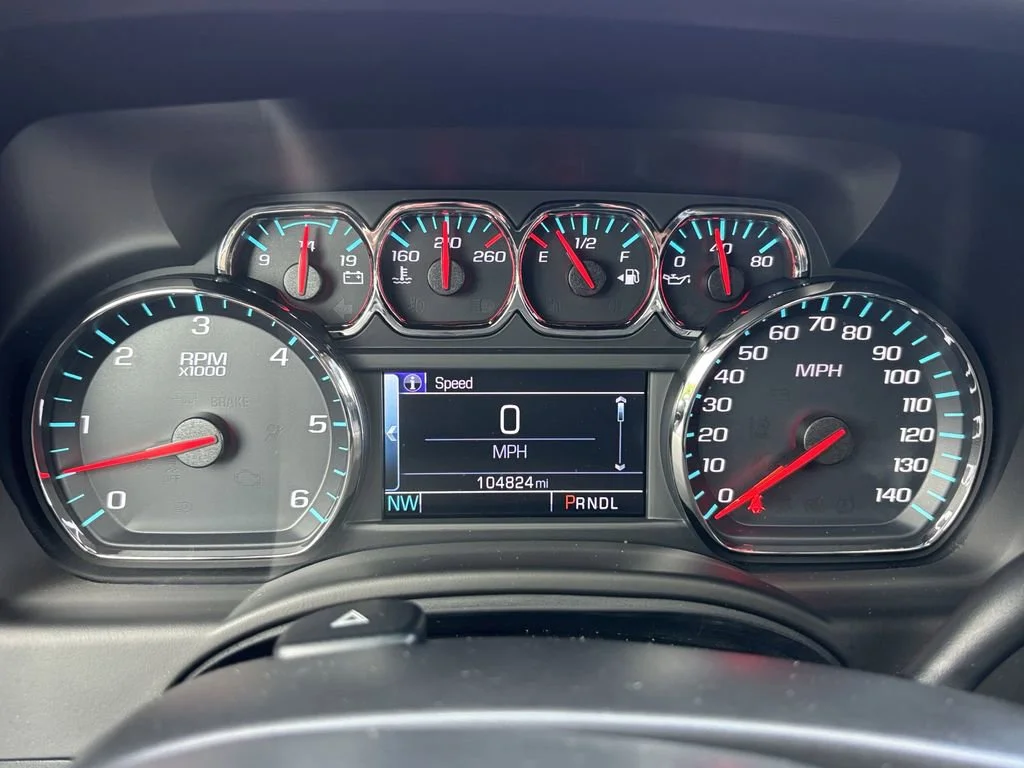 Used 2018 SILVER ICE METALLIC Chevrolet LT image 23