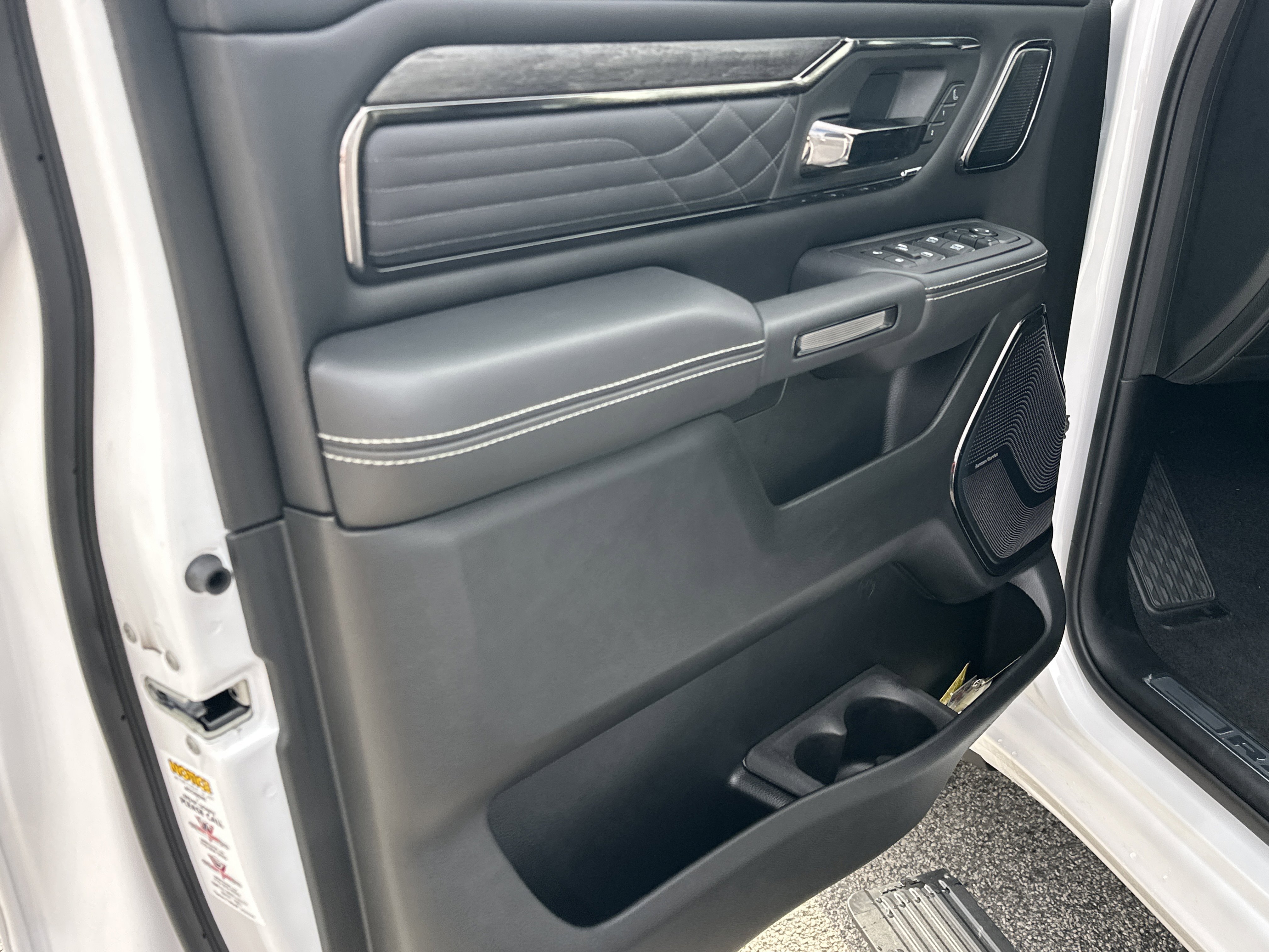2026 RAM 1500 Limited - Photo 11