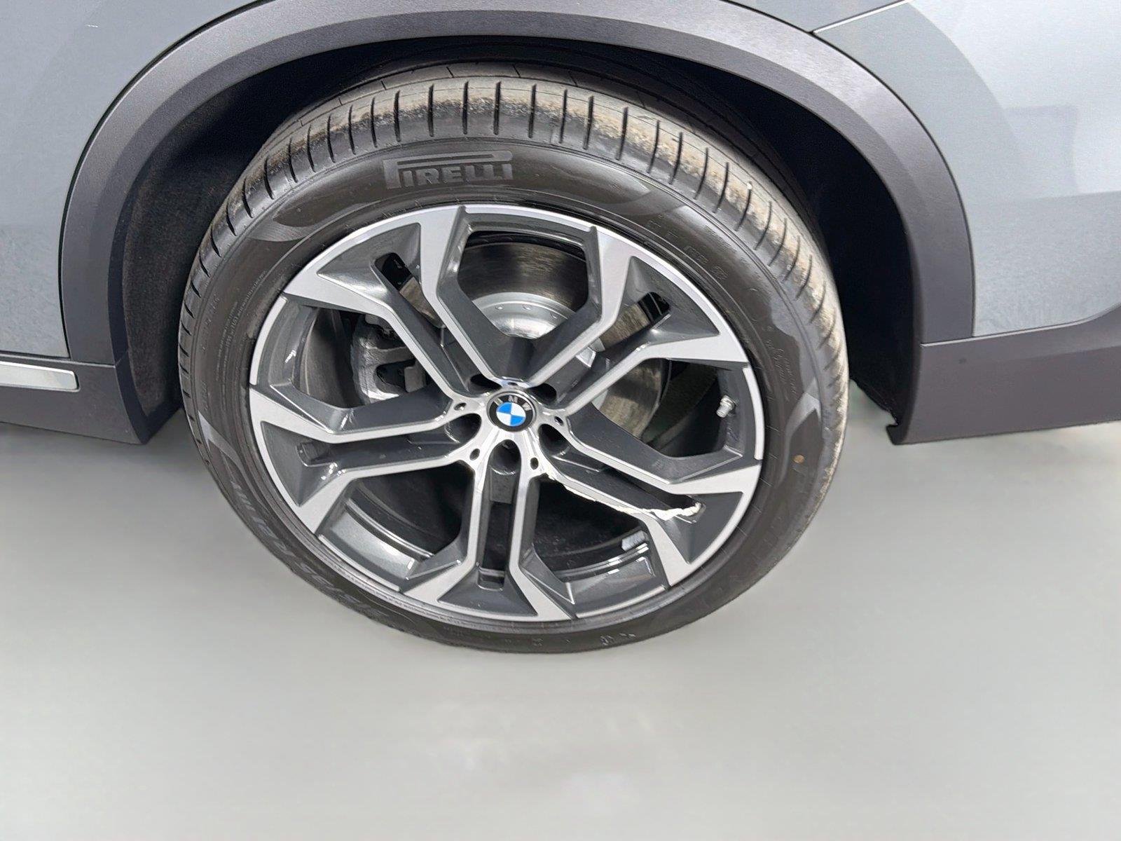 New 2026 Skyscraper Grey Metallic BMW sDrive40i image 33
