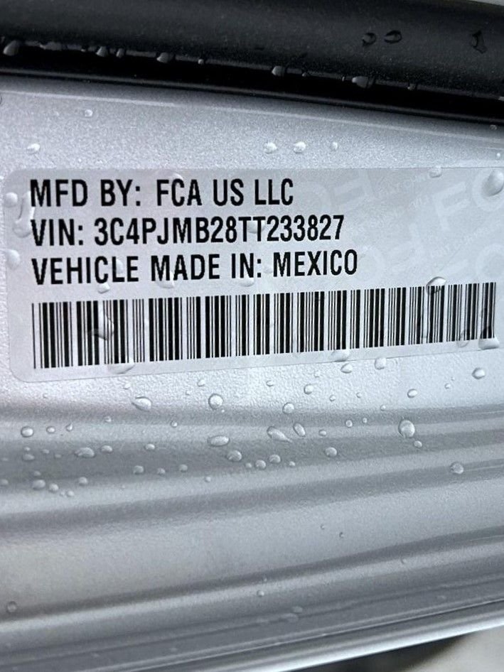 New 2026 Silver Zynith Clear-Coat Exterior Paint Jeep Limited image 26