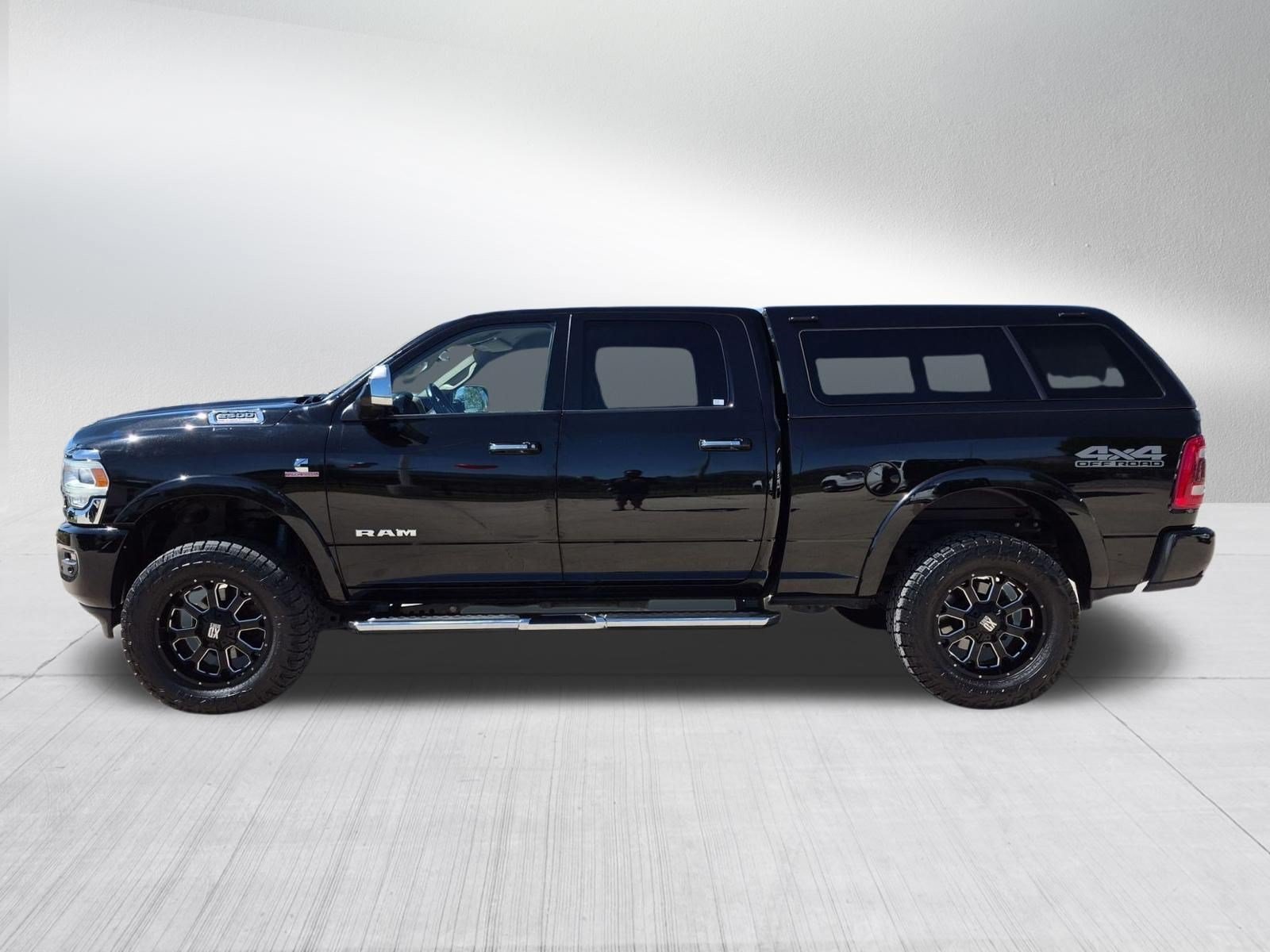 Used 2021 Diamond Black Crystal Pearlcoat Ram Laramie image 2