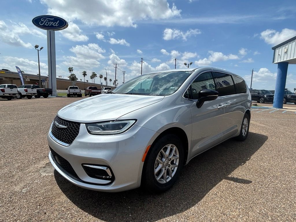 Used 2024 Silver Chrysler Touring L image 3