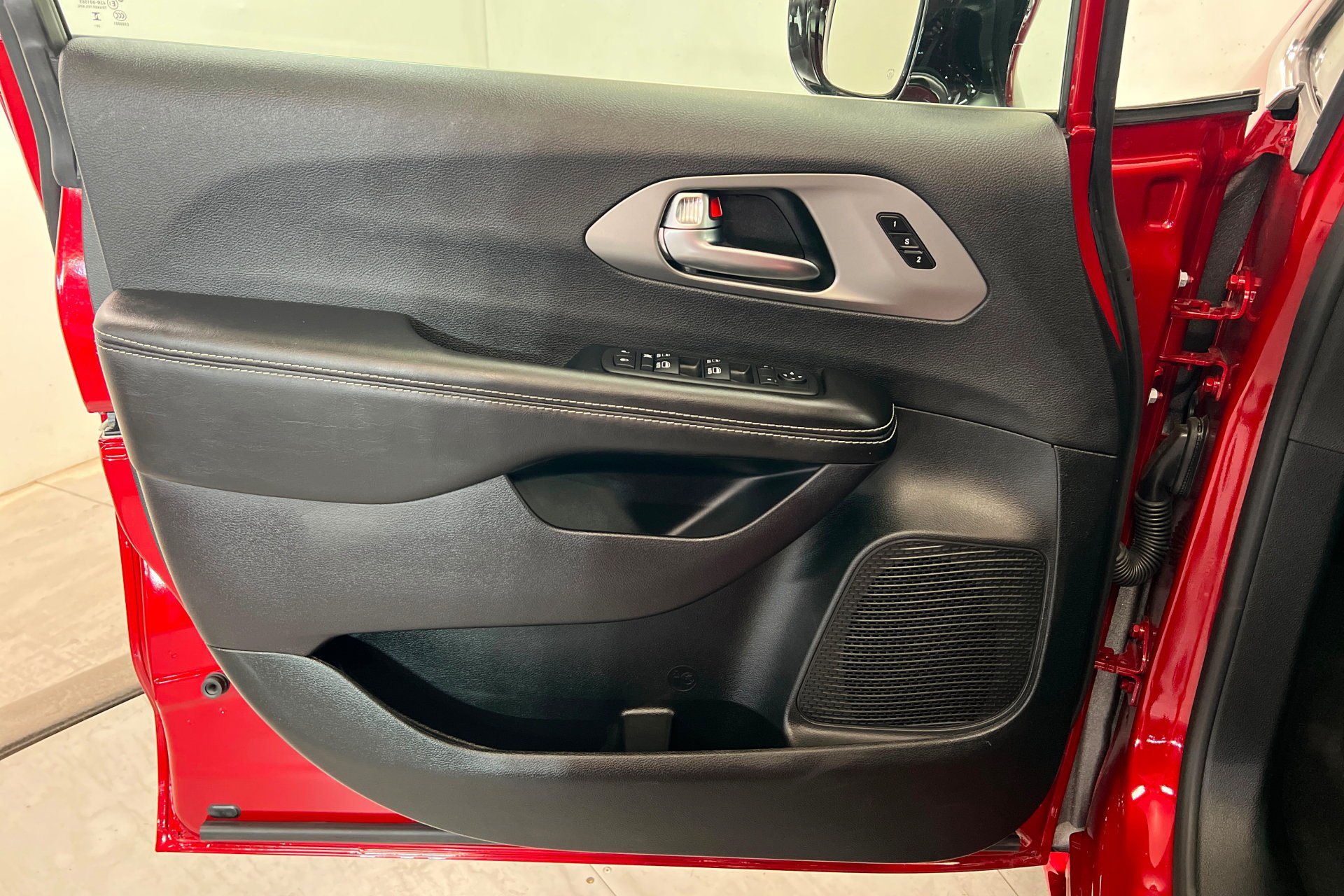 2027 Chrysler Pacifica Select - Photo 15