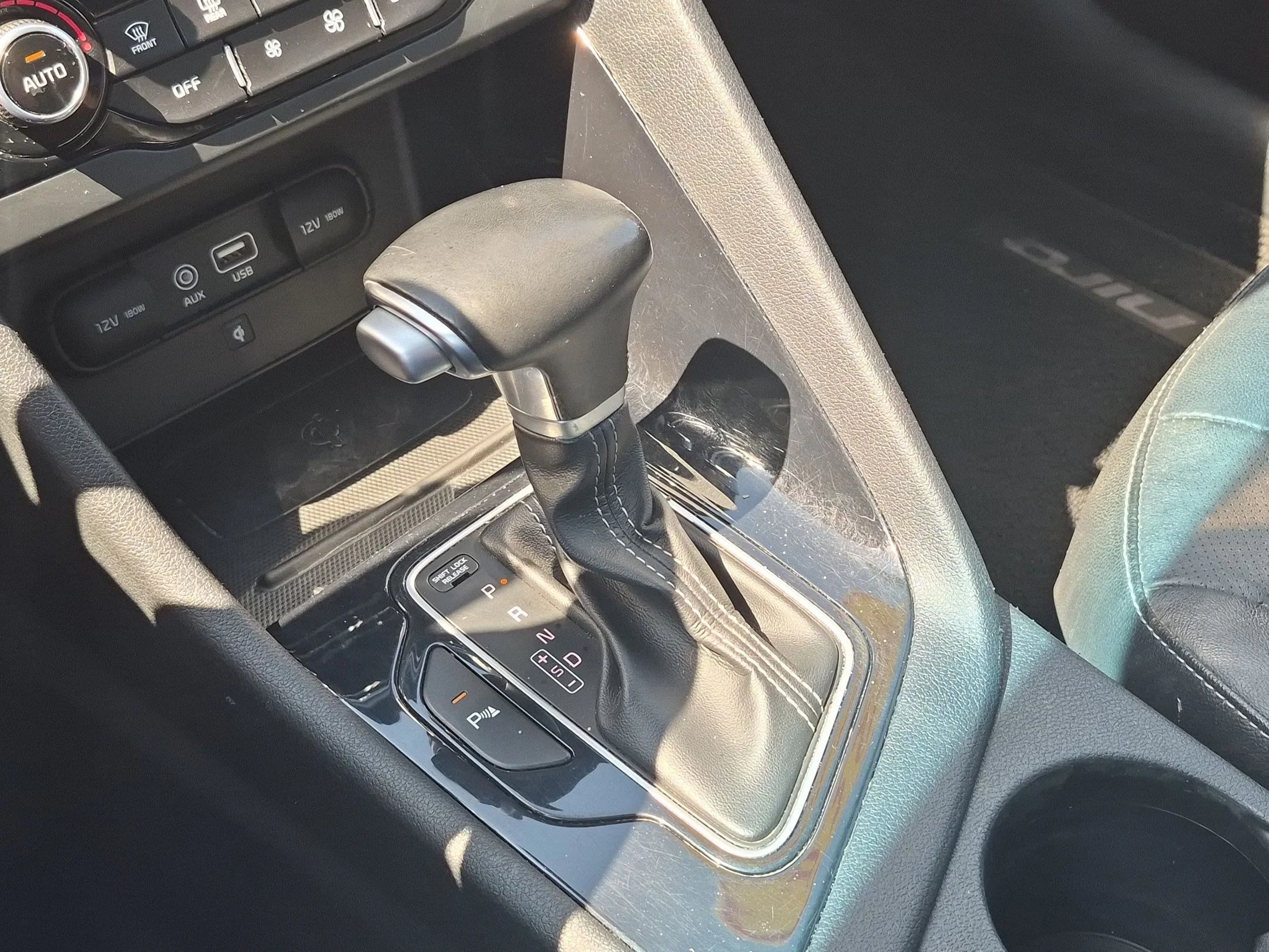 Used 2018 Silky Silver Kia Touring image 24