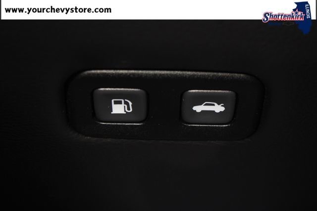 Used 2005 Machine Silver Metallic Chevrolet BASE image 21
