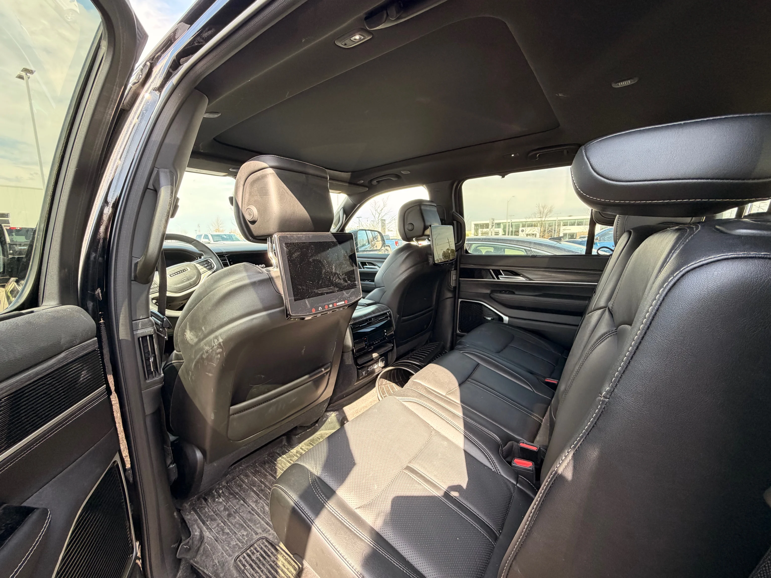 Used 2023  Jeep Series III image 7