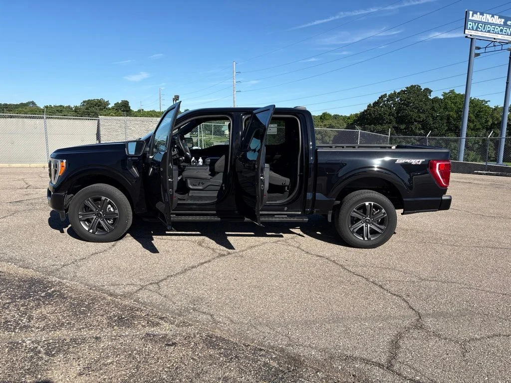 Used 2023 Black Metallic Ford XLT image 4