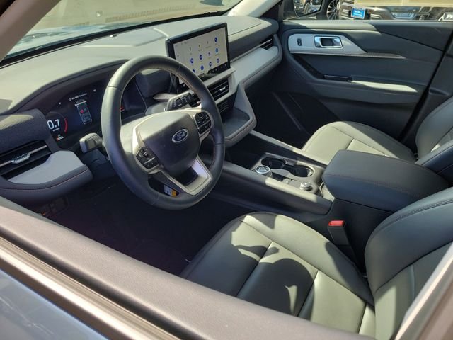 Used 2026 Vapor Blue Metallic Ford Active image 3