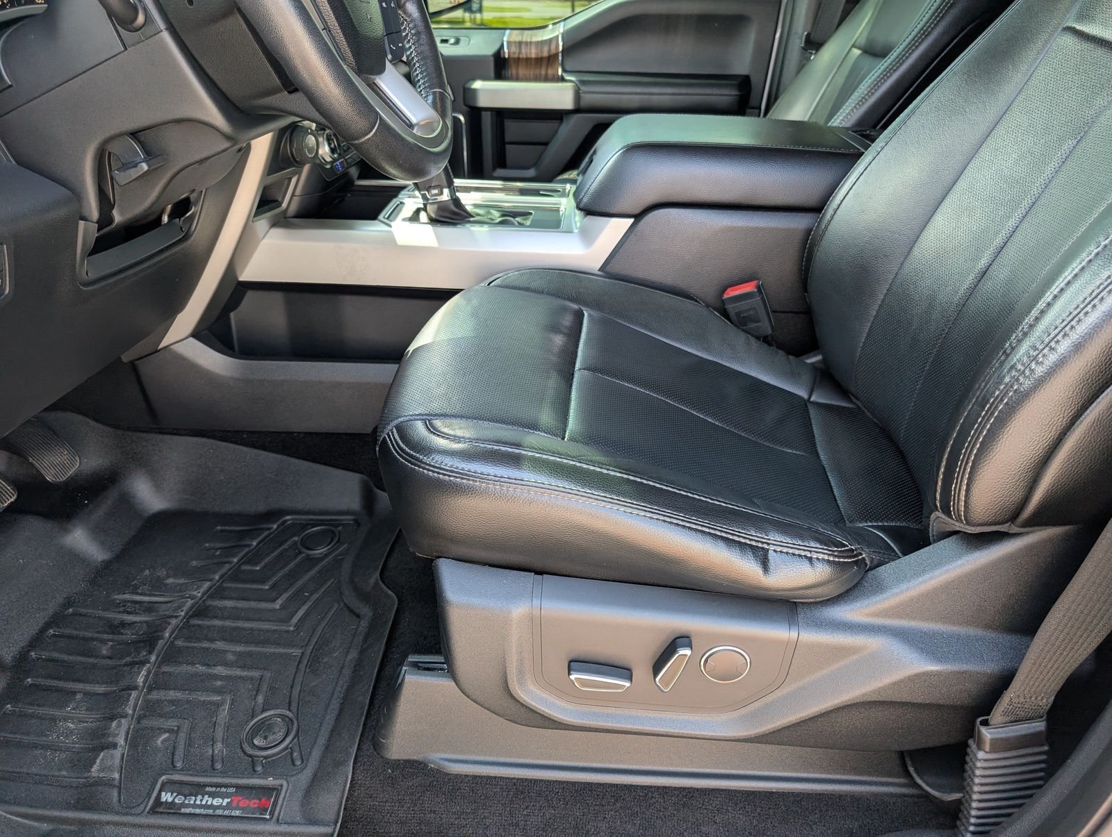 Used 2018 Oxford White Ford Lariat image 13