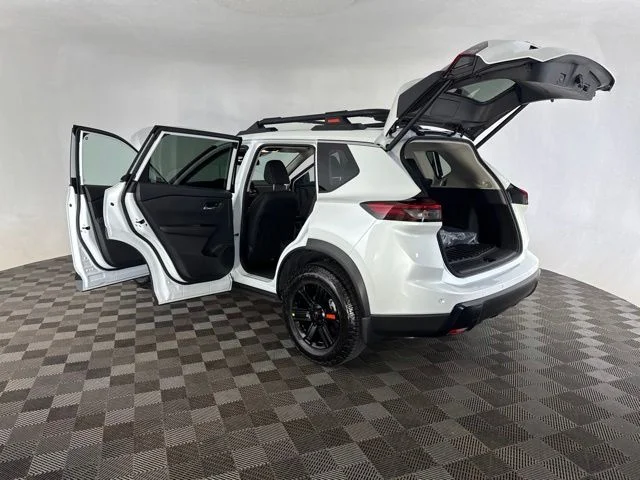 New 2026 Everest White Pearl TriCoat Nissan Rock Creek® image 16
