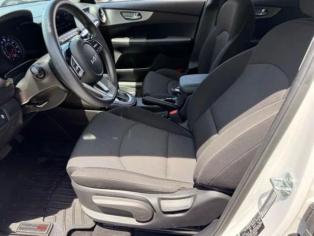 Used 2022 White Kia LXS image 8
