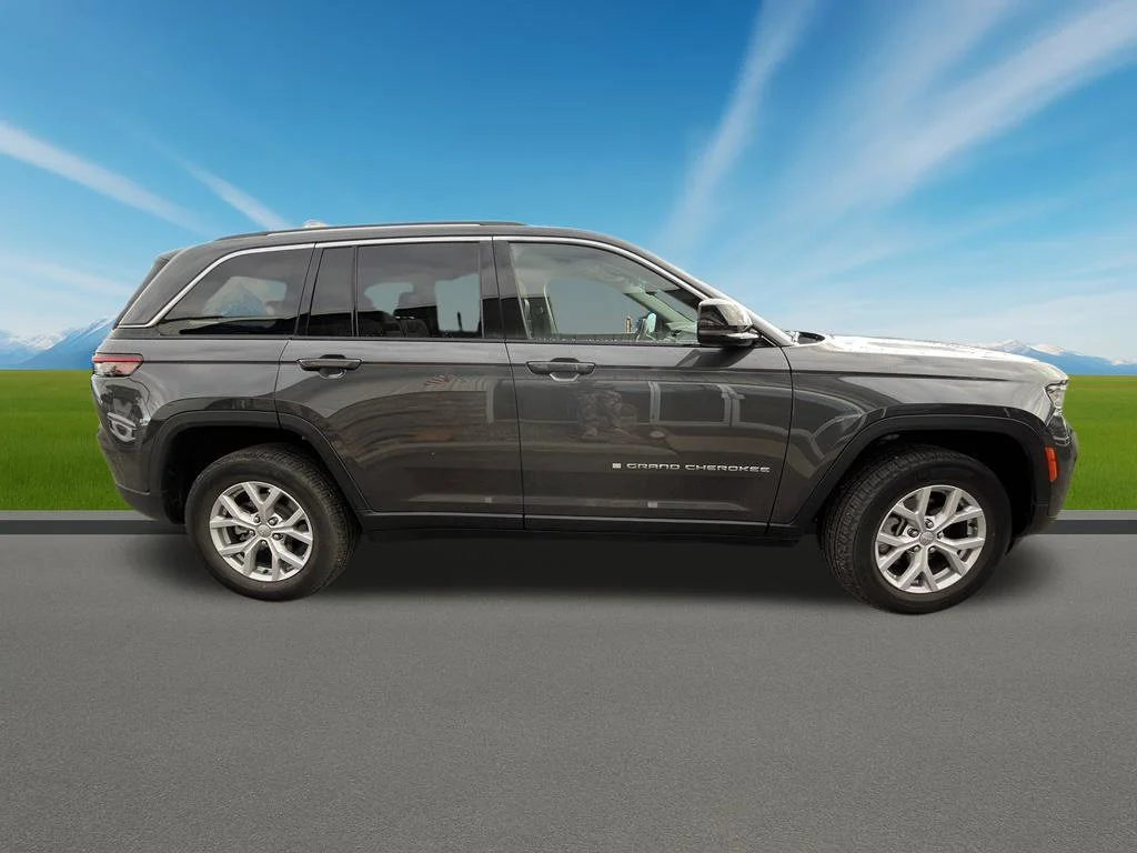 Used 2022 Gray Jeep Limited image 4