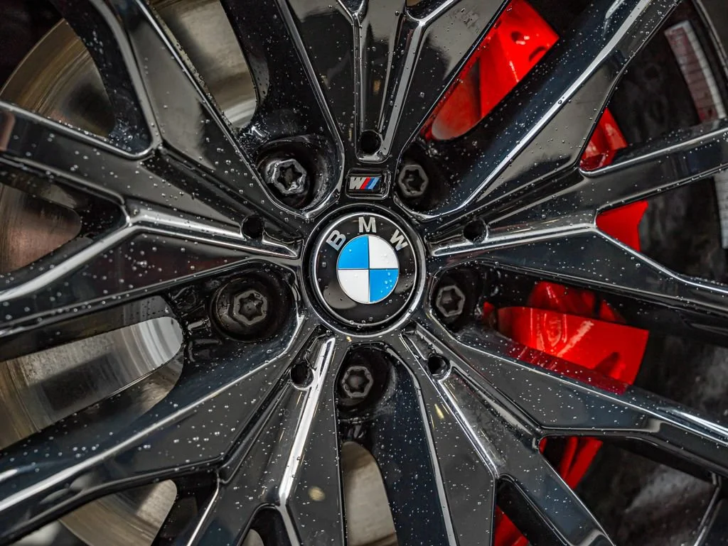 New 2026 Dravit Grey Metallic BMW xDrive40i image 11