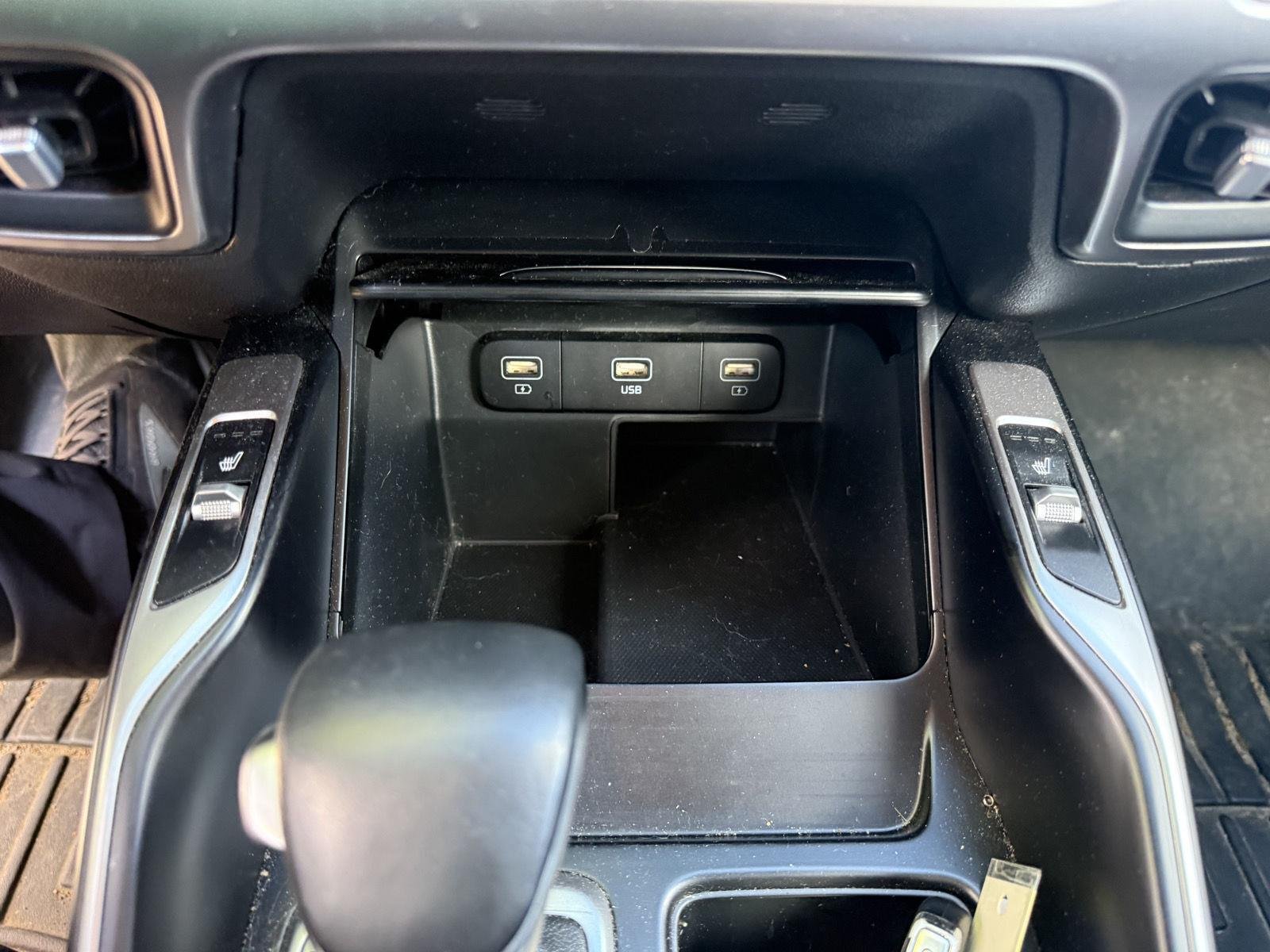 Used 2021 Glacial White Pearl Kia S image 8