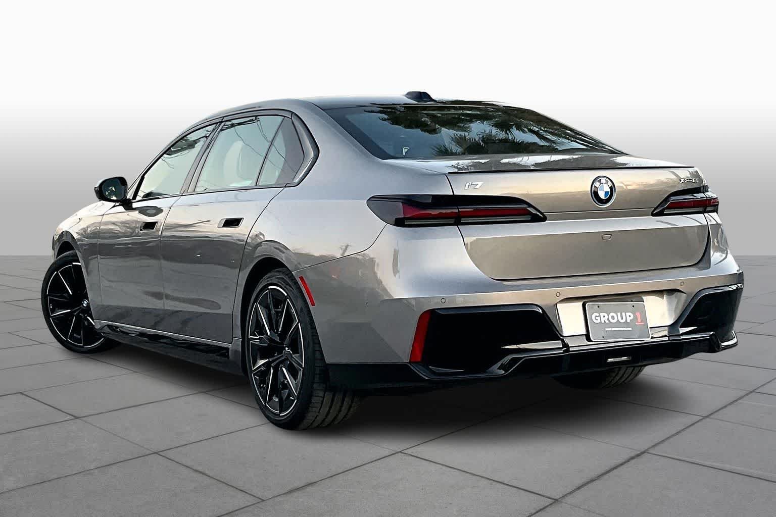 Used 2025 Oxide Grey Metallic BMW xDrive60 image 11