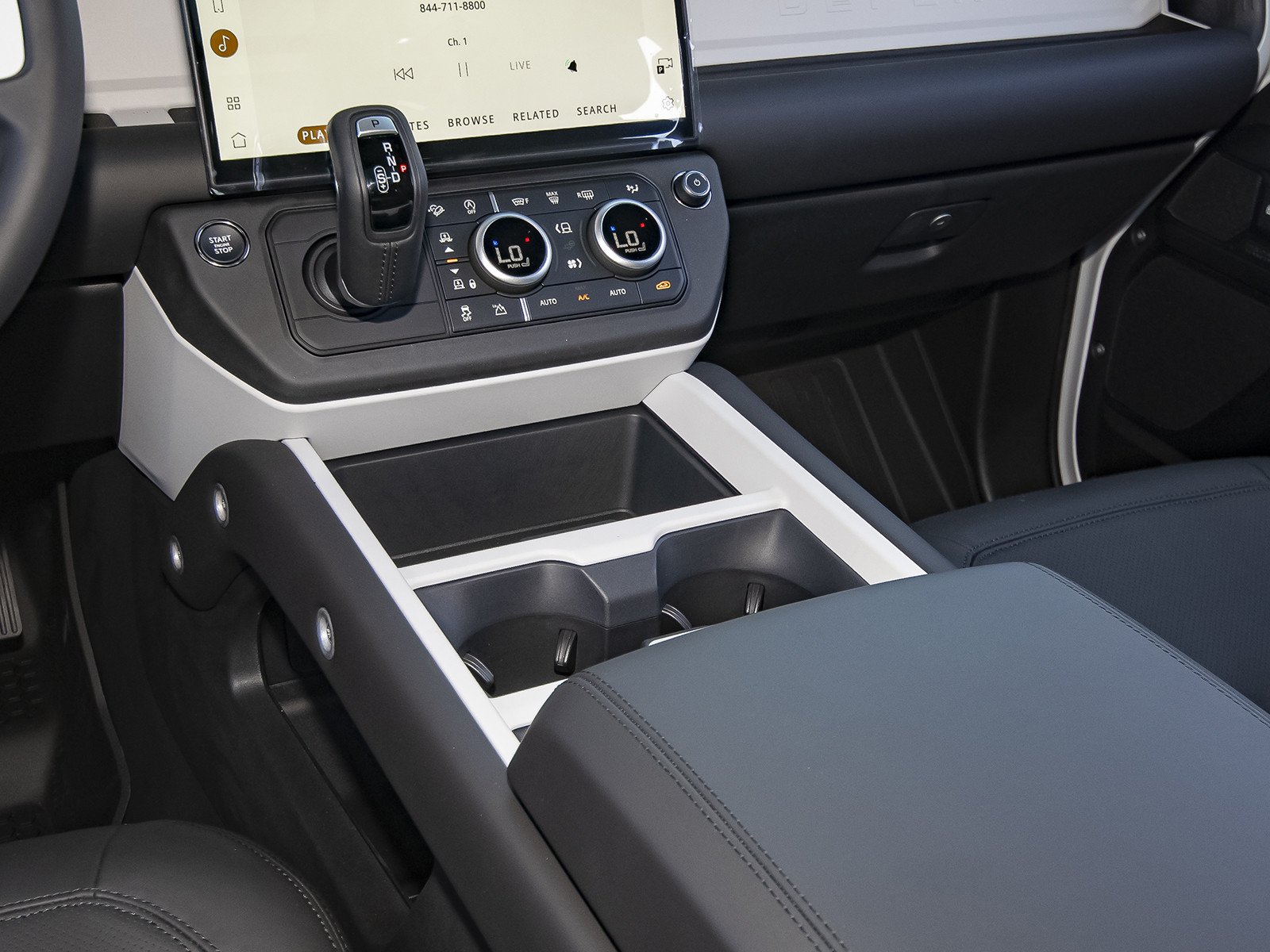 New 2026 Fuji White Land Rover X-Dynamic SE image 34