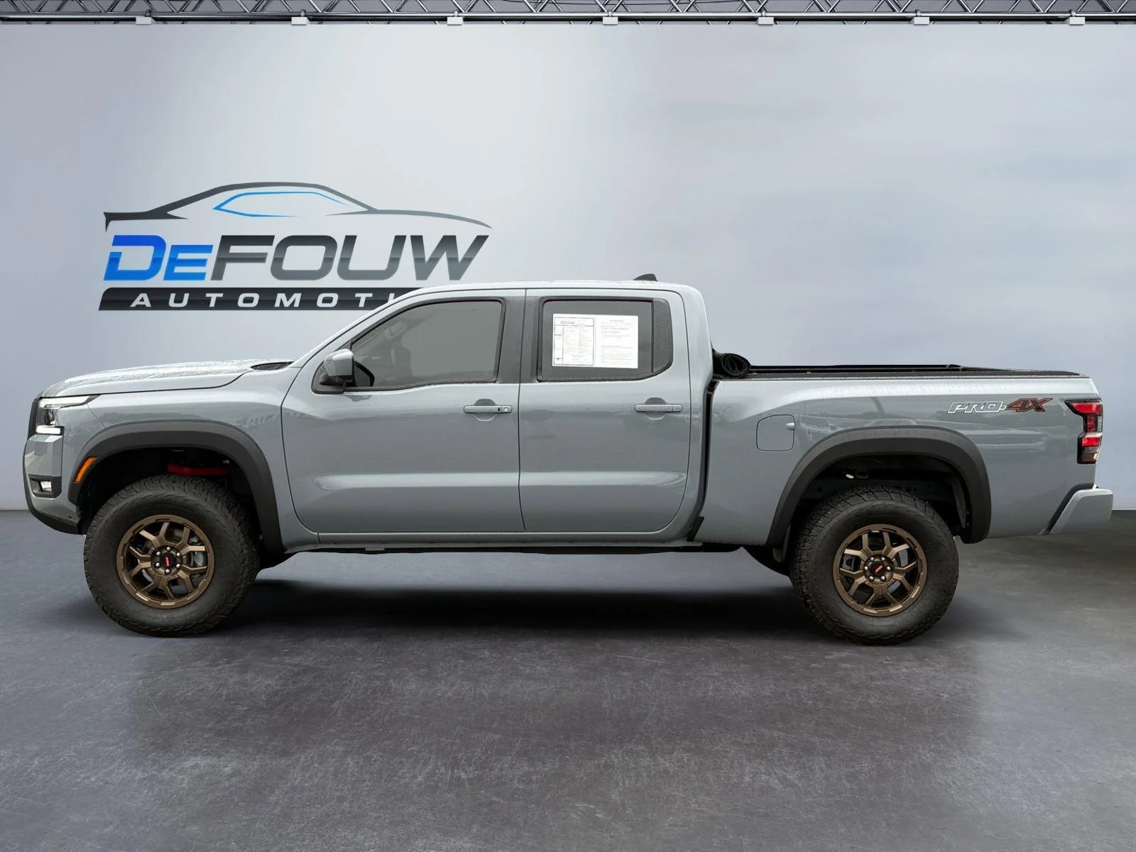 Used 2025 Boulder Gray Pearl Nissan PRO-4X image 6