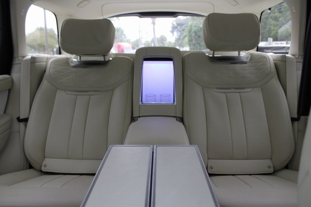 Used 2024 White Land Rover SV image 55