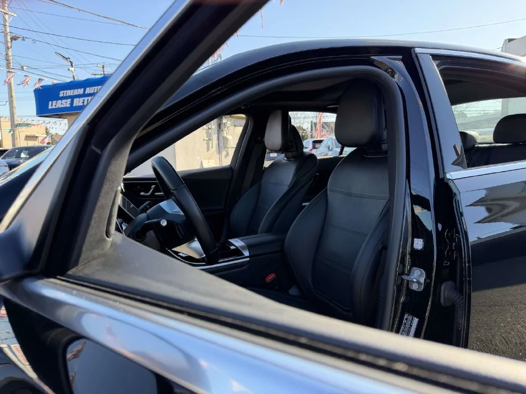 Used 2025 Black Mercedes-Benz C 300 image 23