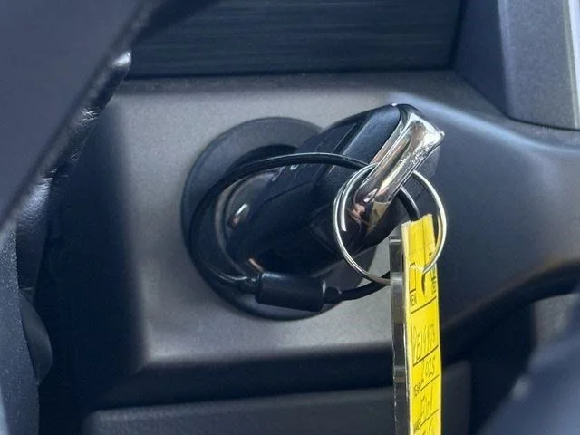 Used 2025 Blue Ford XLT image 19