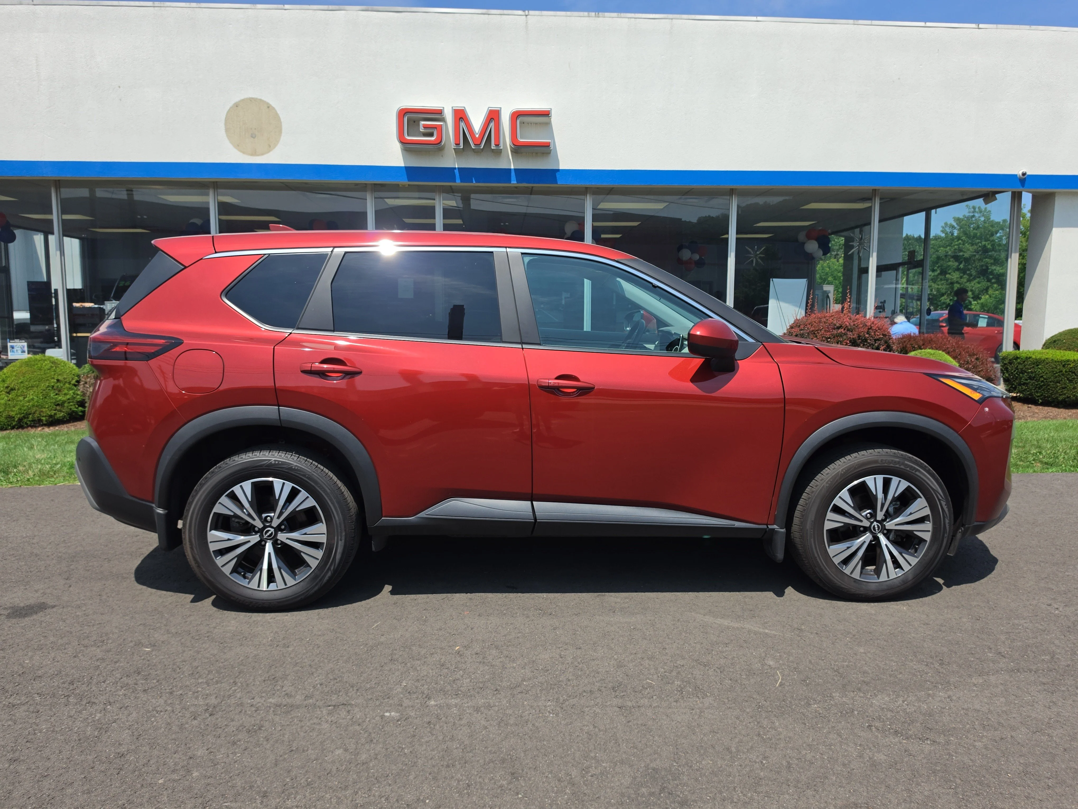 Used 2023 Scarlet Ember Tintcoat Nissan SV image 2