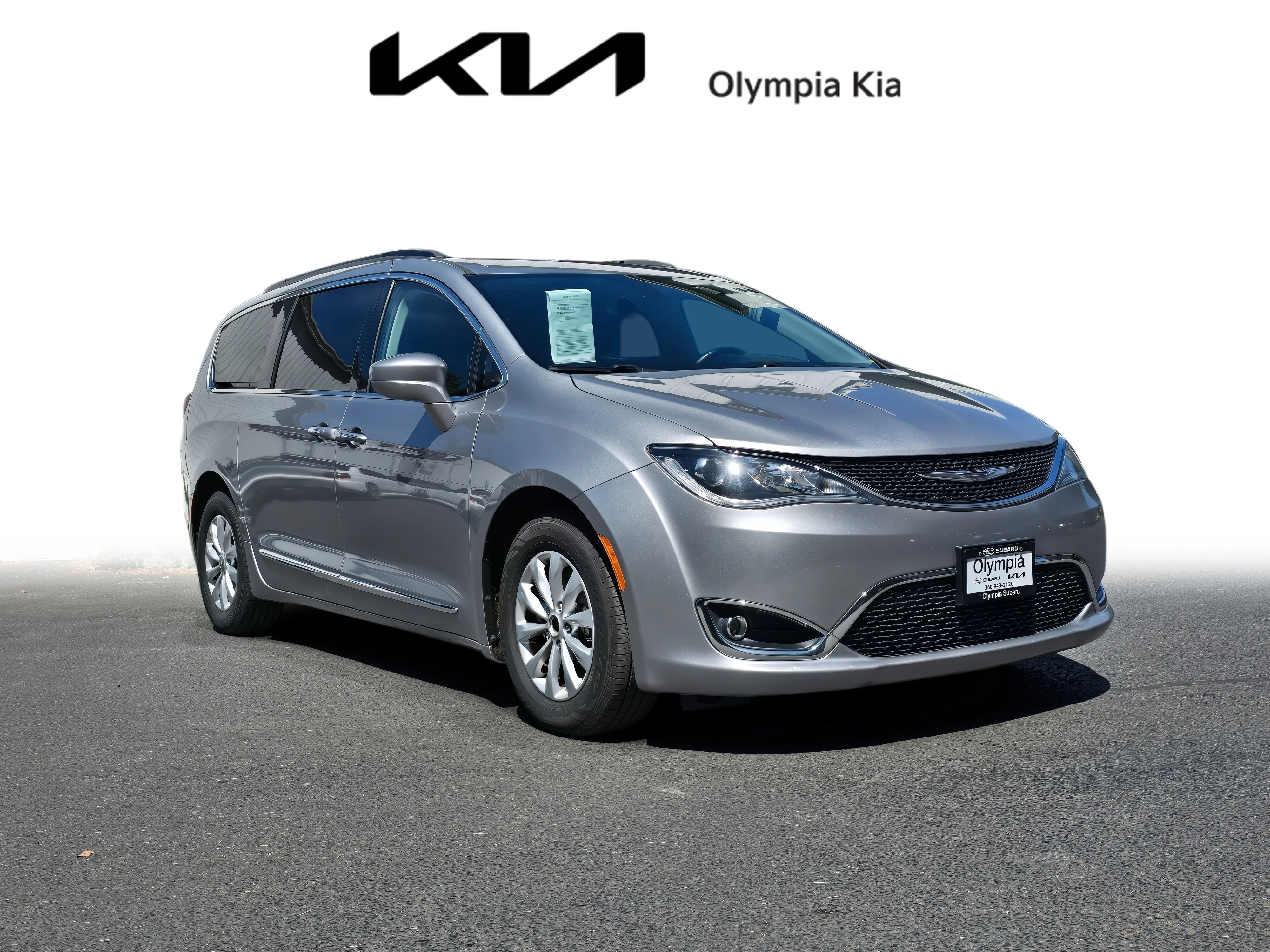 2017 Chrysler Pacifica Touring-L's photo