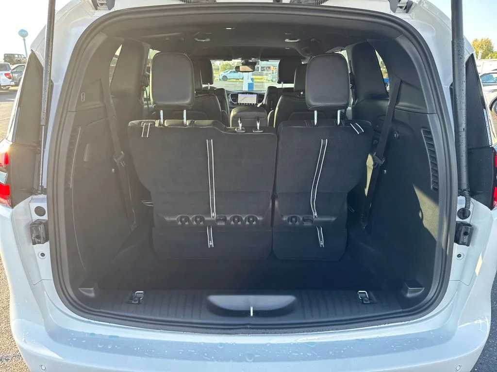 2026 Chrysler Pacifica Select - Photo 22
