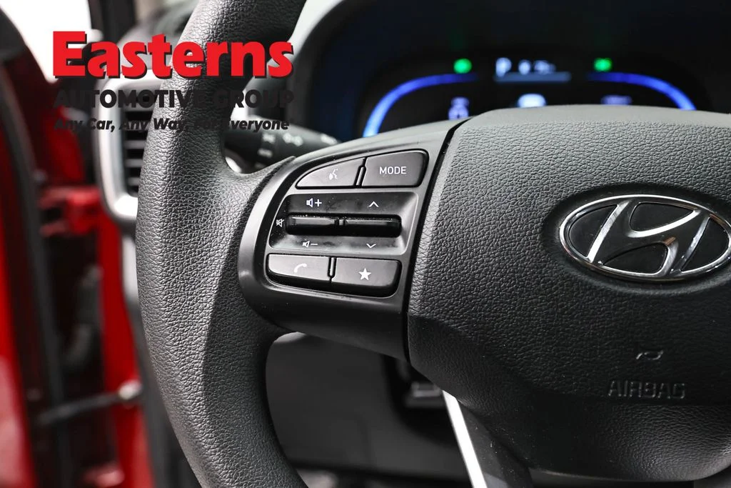 Used 2025 Red Hyundai SE image 14