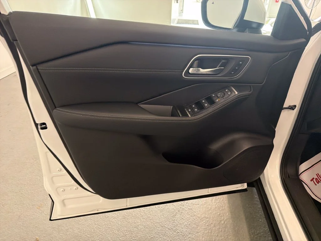 New 2026 Everest White Pearl TriCoat Nissan Platinum image 12