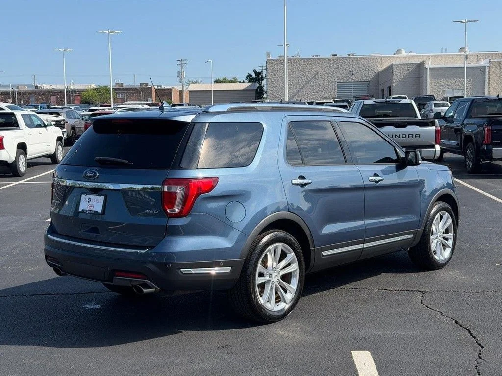 Used 2018 Blue Ford Limited image 3